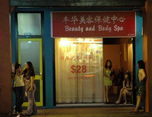 Fichier:Geylang Singapore Prostitutes.jpg
