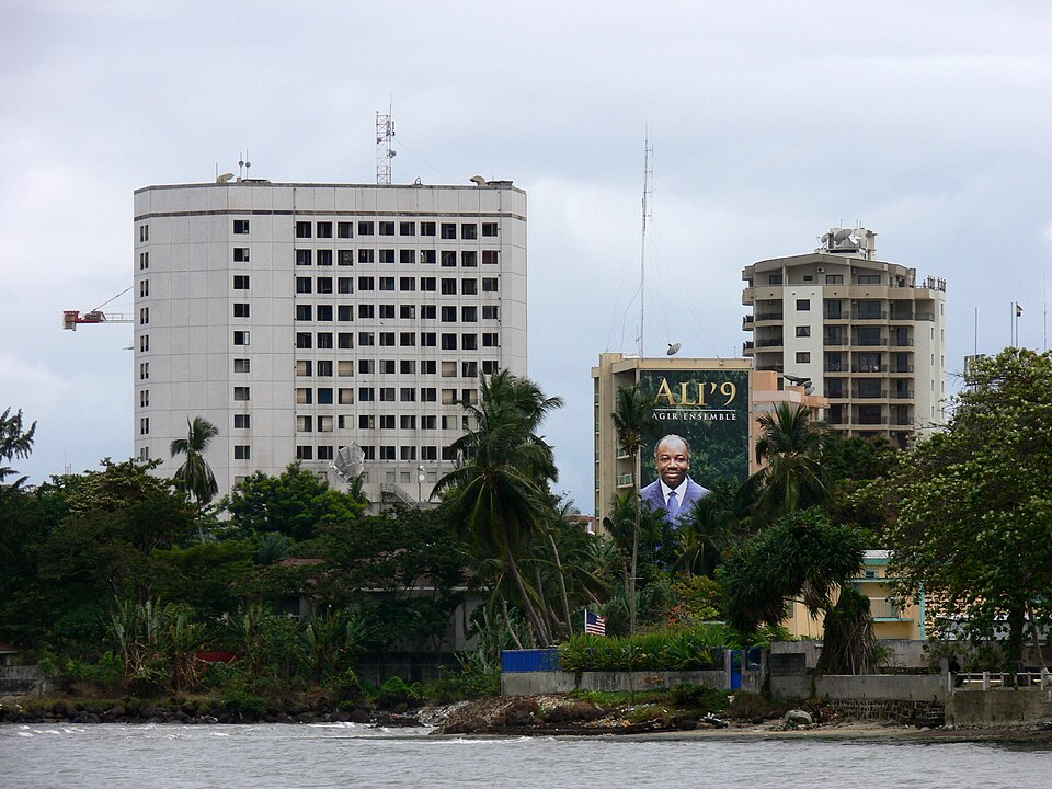 Fichier:Libreville beachfront 3.JPG